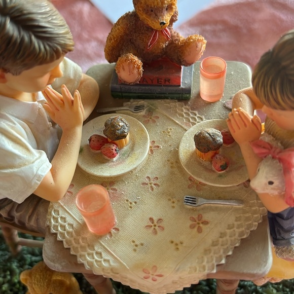 Gorgeous Collectable: Mama Says…Always, Always Say Grace Figurine - Picture 6 of 12
